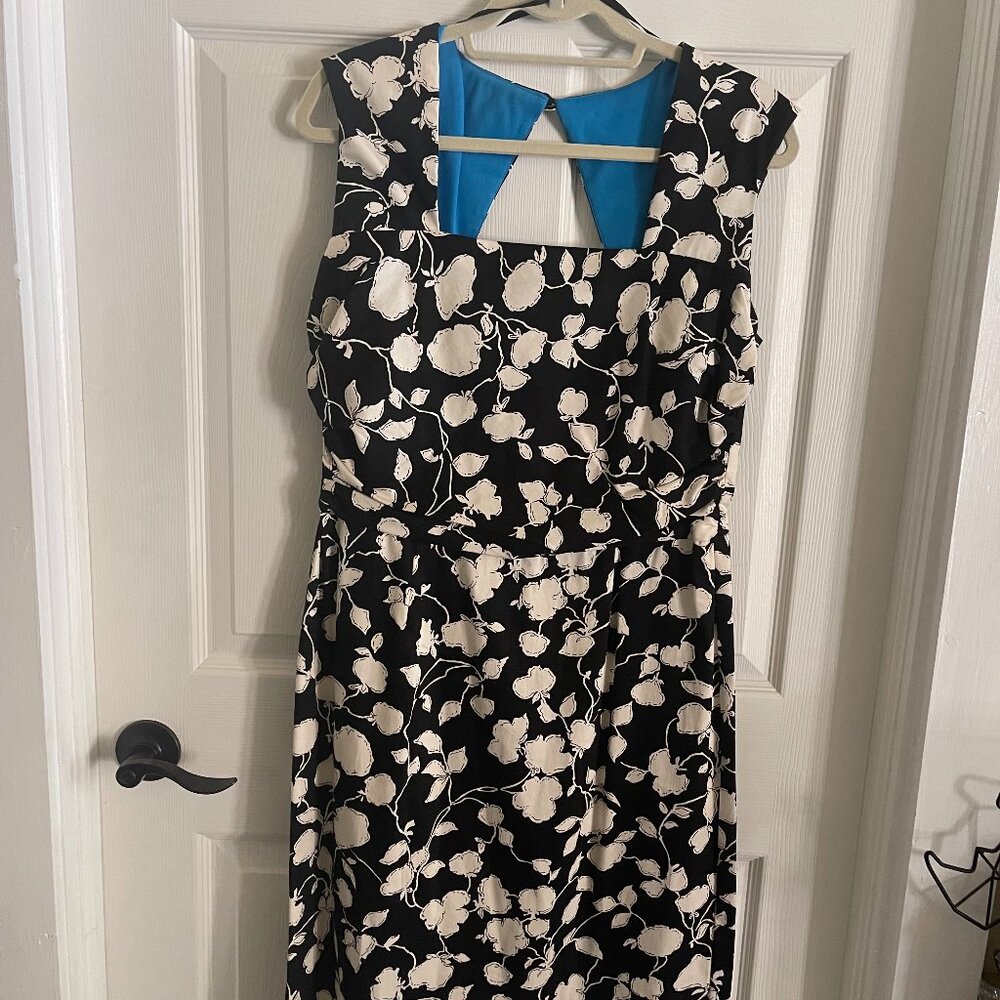 Donna Rico Black and White Floral Dress with Square Neck and Cut Out Size 12